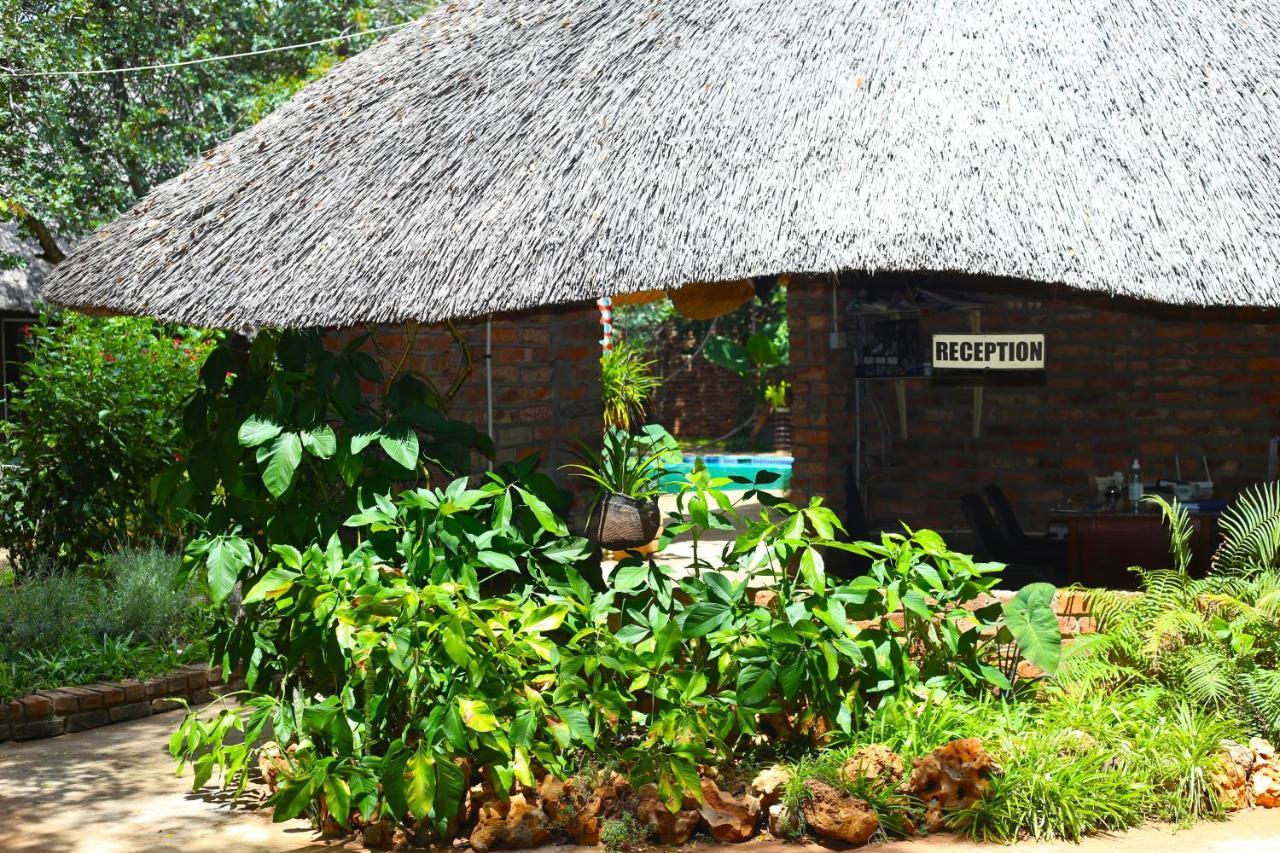 Mawuya Lodge ヴィクトリア・フォールズ エクステリア 写真